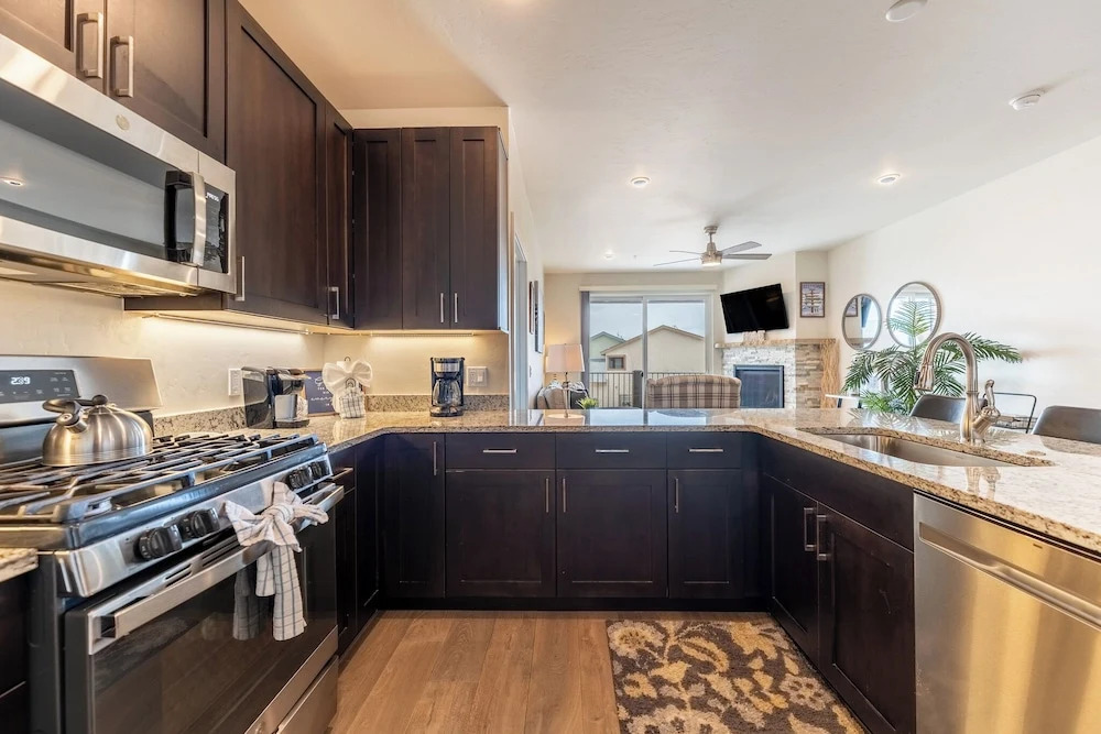 Sail Lofts #303