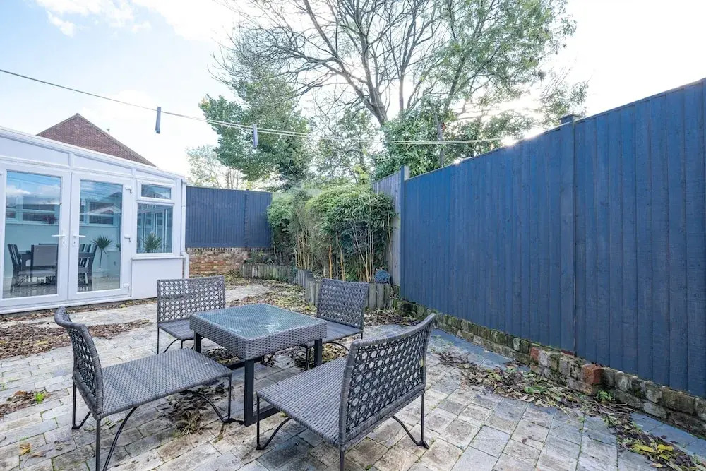 Quirky 3 Bdr 2 Bath Cottage with Parking