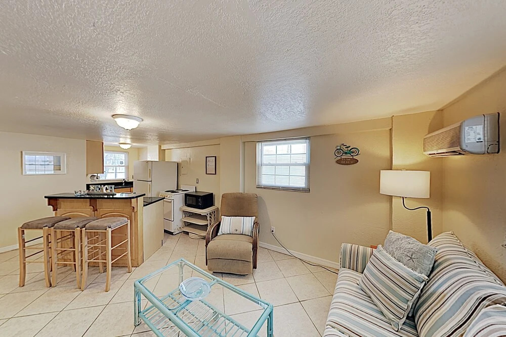 Coastal W/ Patios - Walk 3 Minutes To Beach! 1 Bedroom Condo