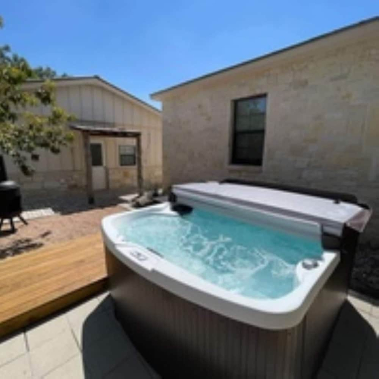 Olive St Ranch With Hottub-grill and Party Barn