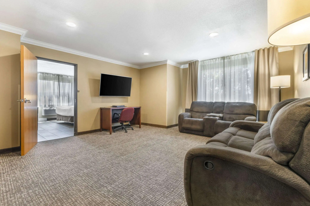 Comfort Inn & Suites Redwood Country