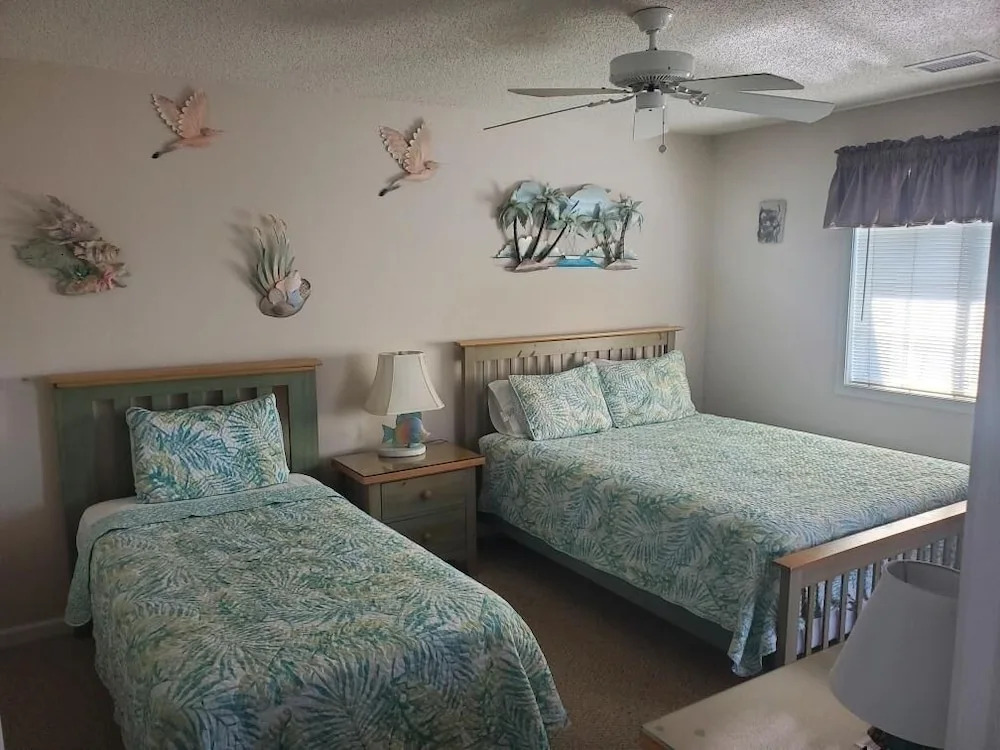 Tilghman Shores D9 2 Br condo by RedAwning