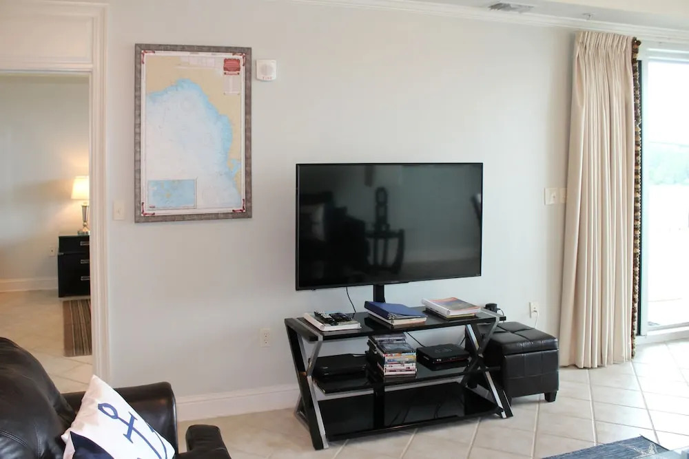 Whar305x 2 Bedroom Condo