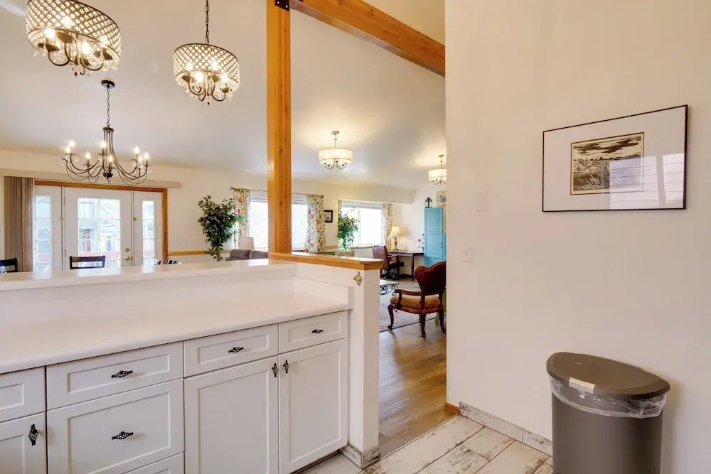 Homey Dog-friendly Retreat w/ Deck in Dtwn Frisco!
