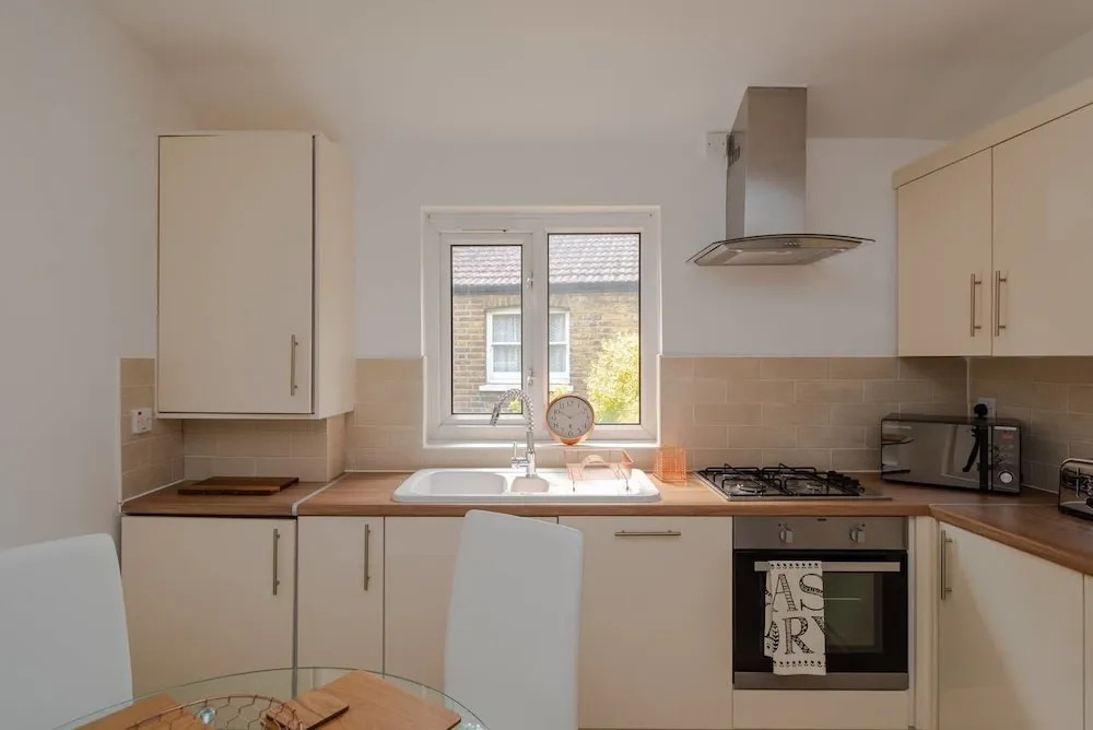 Bright 2 Bedroom Flat Easy Access to London Bridge