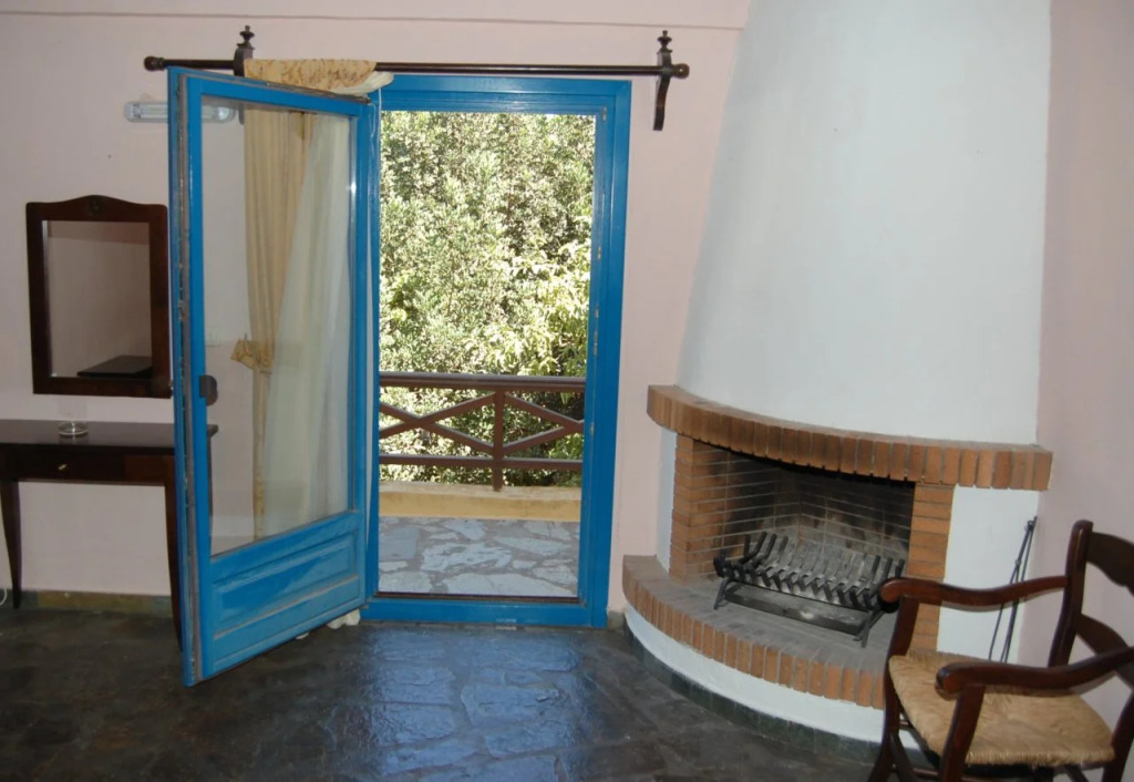 Arolithos Traditional Village Hotel