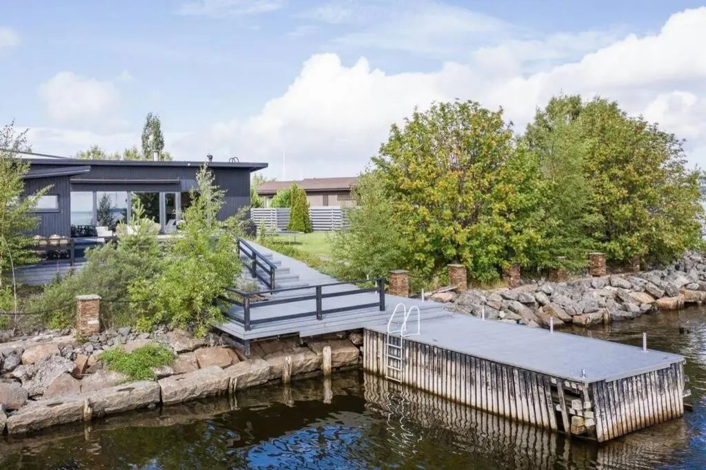 Reelinki Seafront Villa Aava