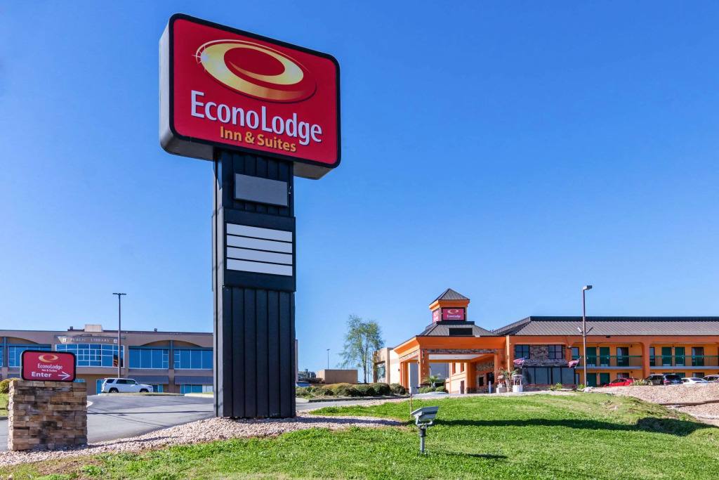 Econo Lodge Inn & Suites Macon North