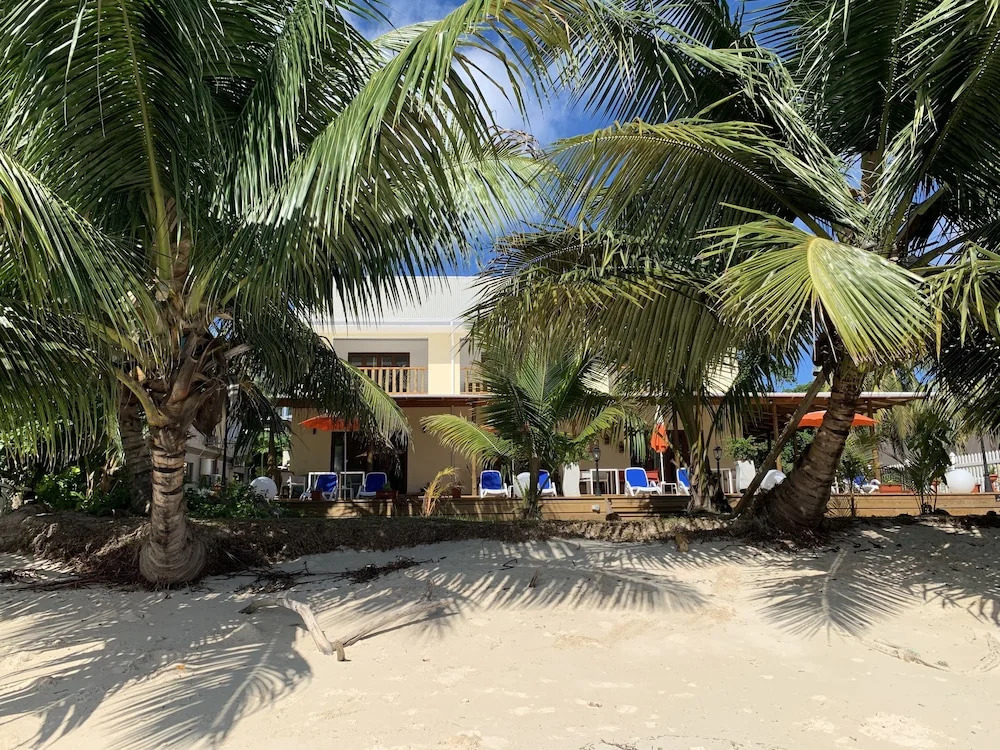 Le lagon bleu guest house by Hyde tide