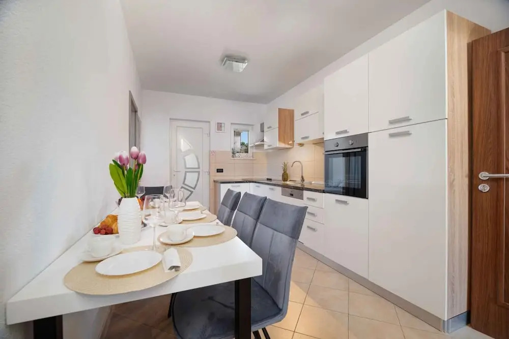 Beautiful 2-bedrooms Apartment in Rogoznica