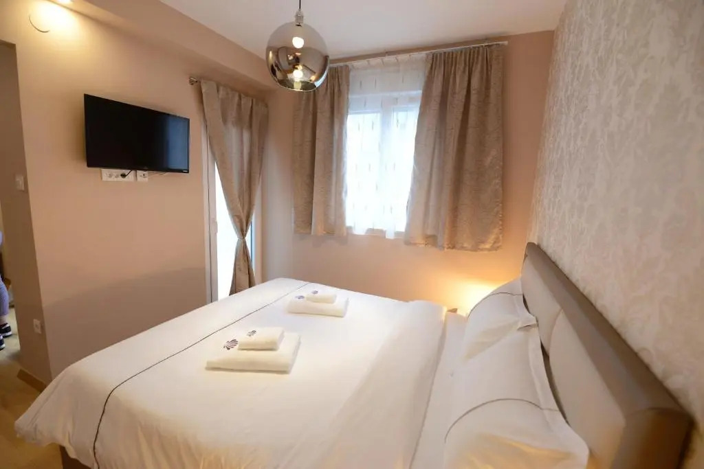 Tonio Rooms