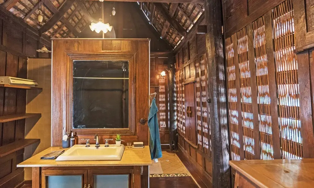 Baan Mahabhirom by Favstay
