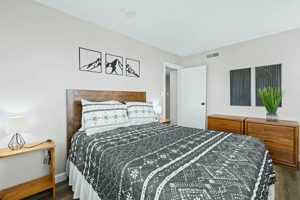 The Loft Picturesque Condo for 6 w/ Epic Views!