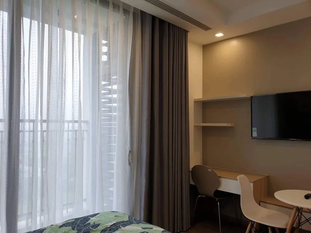 V-One Hotel