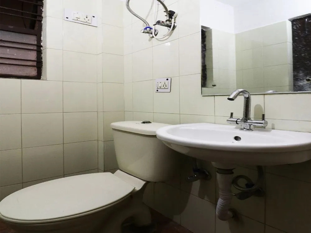 OYO 44229 Diamond Suite