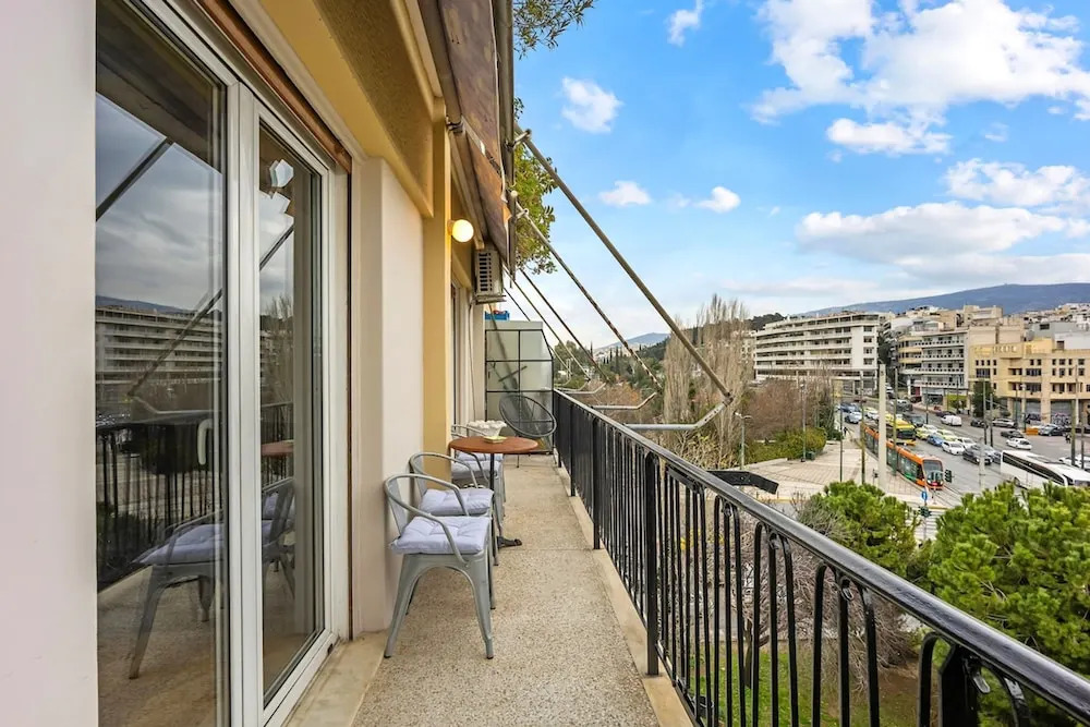Sunny Cozy 3bd apt Just a min Away to Acropolis