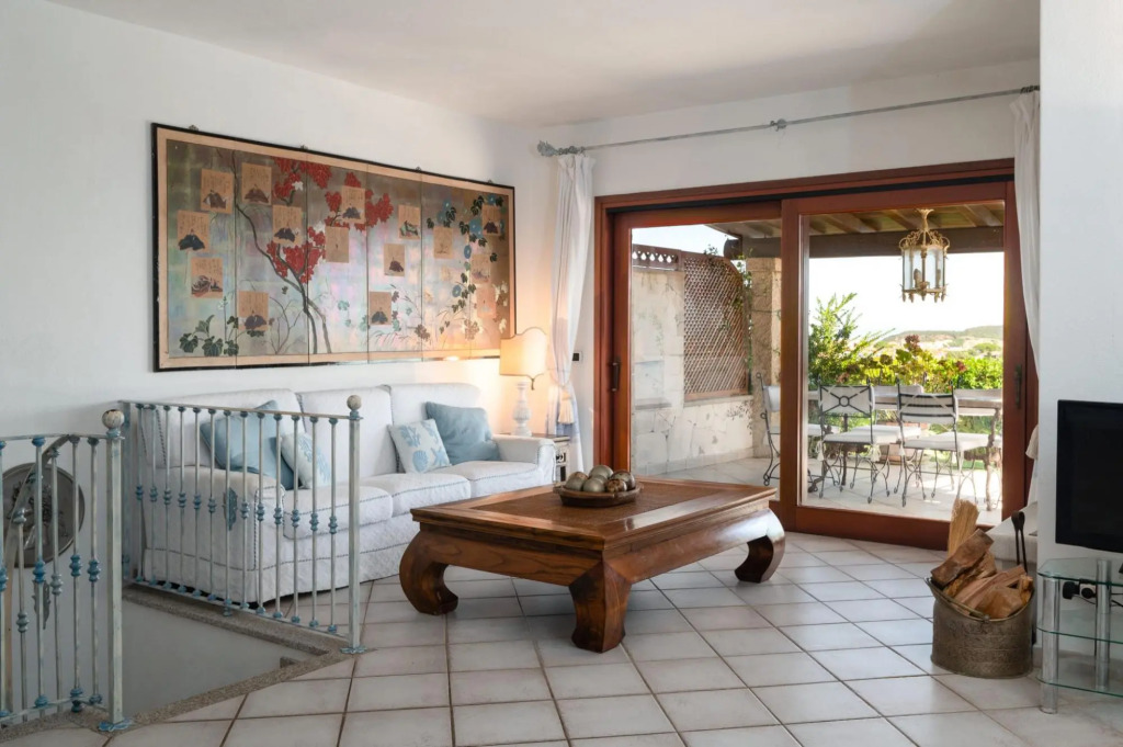 This large apartment is located on the ground floor, has a beautiful garden and a spacious terrace o-S'ABBA 11