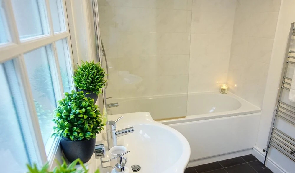 The Gathering Chester 3 Sleeps 14 Very Close to City Centre Racecourse Within Walls