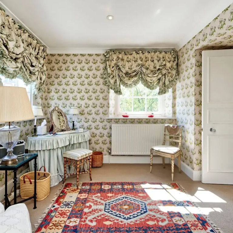 Beautiful and Spacious 2 Bedroom Apartment in South Kensington