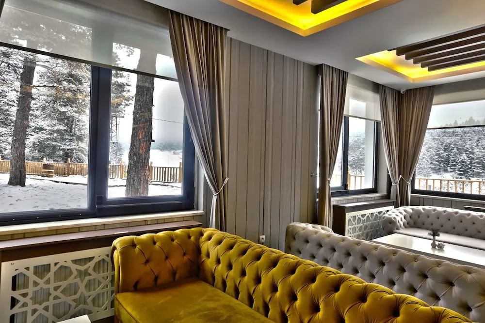 Lagoon Palace Hotel