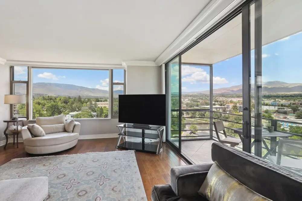 Dtwn Reno Retreat! Panoramic Views, 2 Living Areas