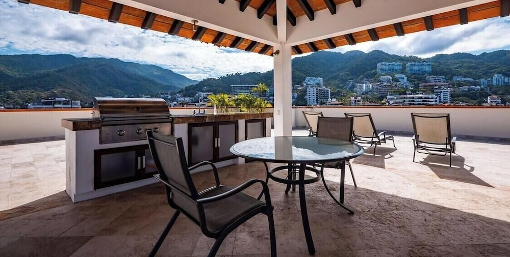 Ocean View 2Br Condo-balcony-beach-pool - 610