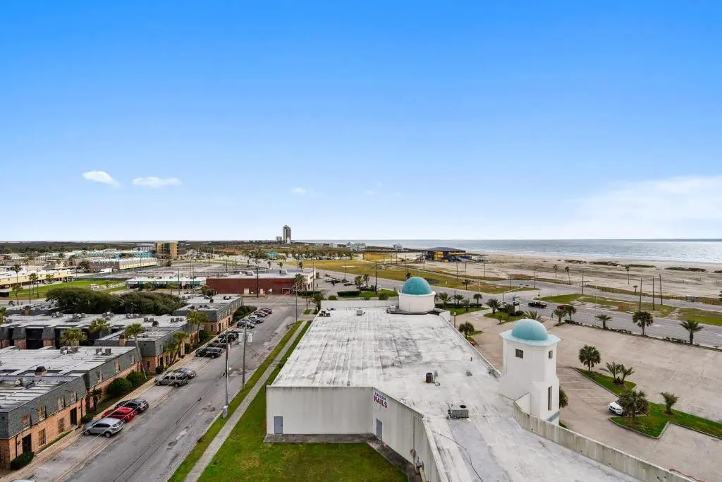 Emerald 707 by Ryson Vacation Rentals