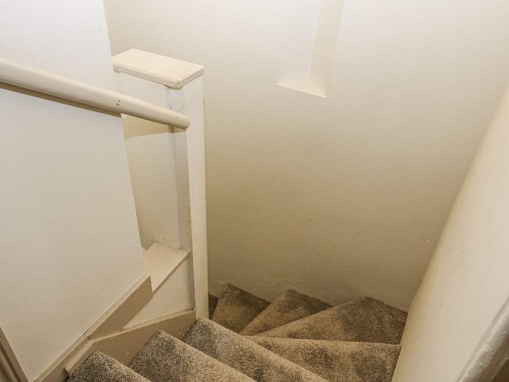 1C College Hill