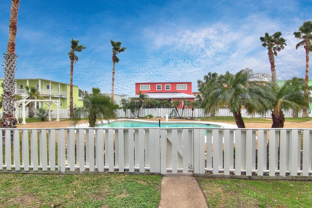 Bibby's Beach Bungalow