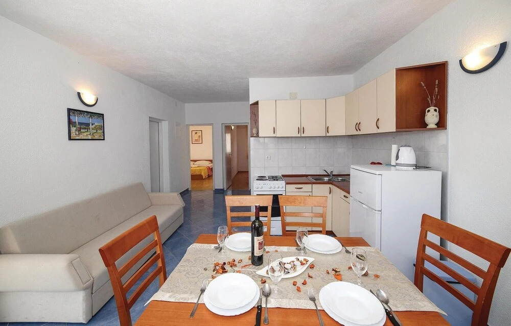 Nice Home in Slatine With Wifi and 5 Bedrooms