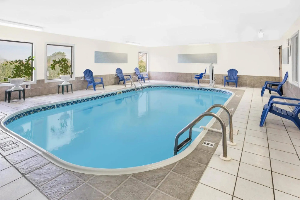 Super 8 by Wyndham Galesburg