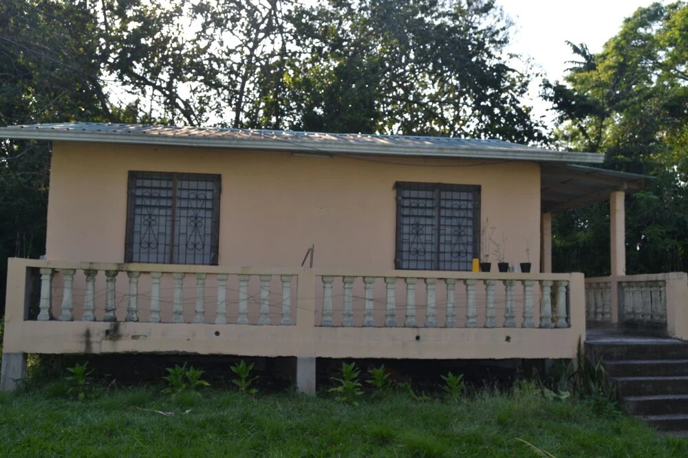 Budget Cheerful Entire Private Belizean One Bedroomed Home
