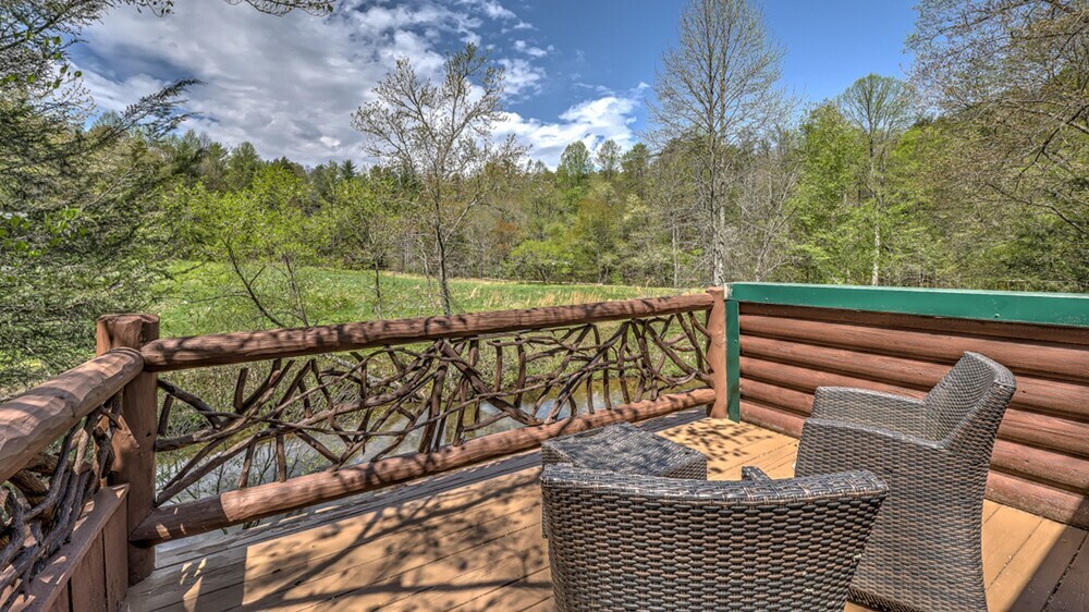 Whisper Creek Lodge by Escape to Blue Ridge