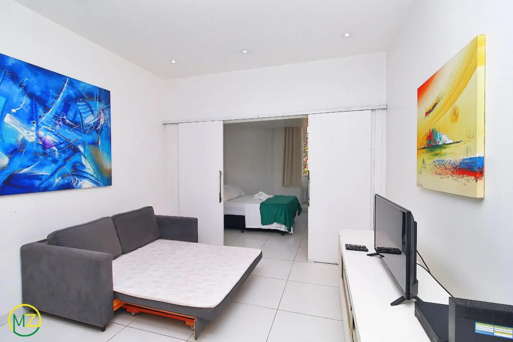 Studio moderno com vista lateral para o mar na quadra da praia em Copacabana!
