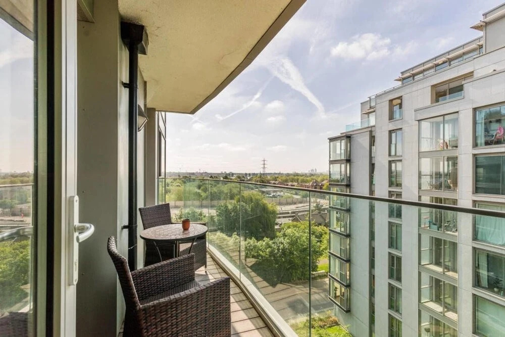 Stunning 2BR Home In Tottenham Hale W/balcony