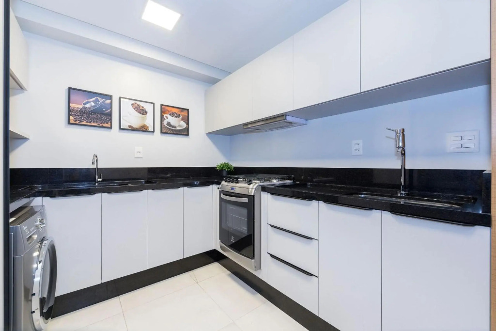 Adra 206 - Apartamento no centro de Bombinhas - Rooftop com piscina e academia - À poucos metros da praia