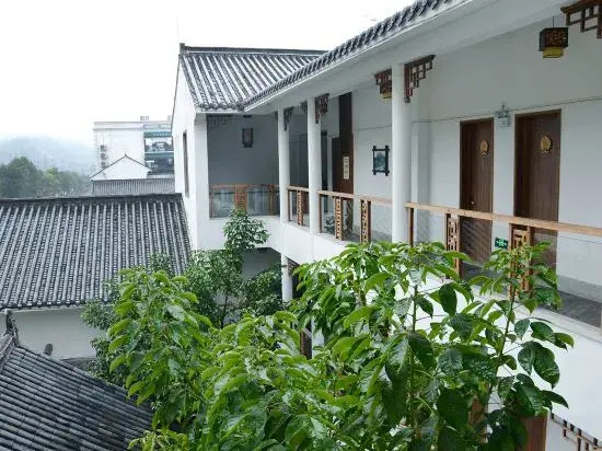 Zhenyangxia Scenic Area Theme Inn