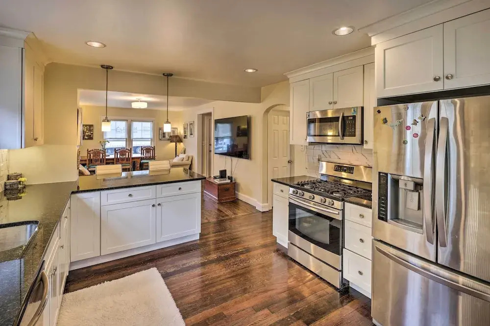 Bridgeport Vacation Rental - Walk to Beach!