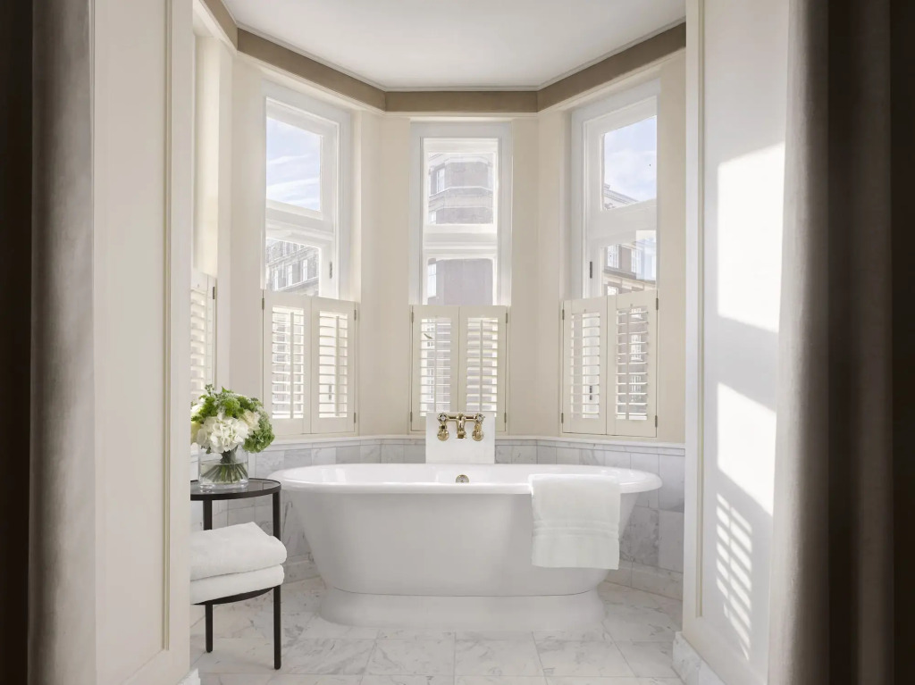 Kimpton Fitzroy London by IHG