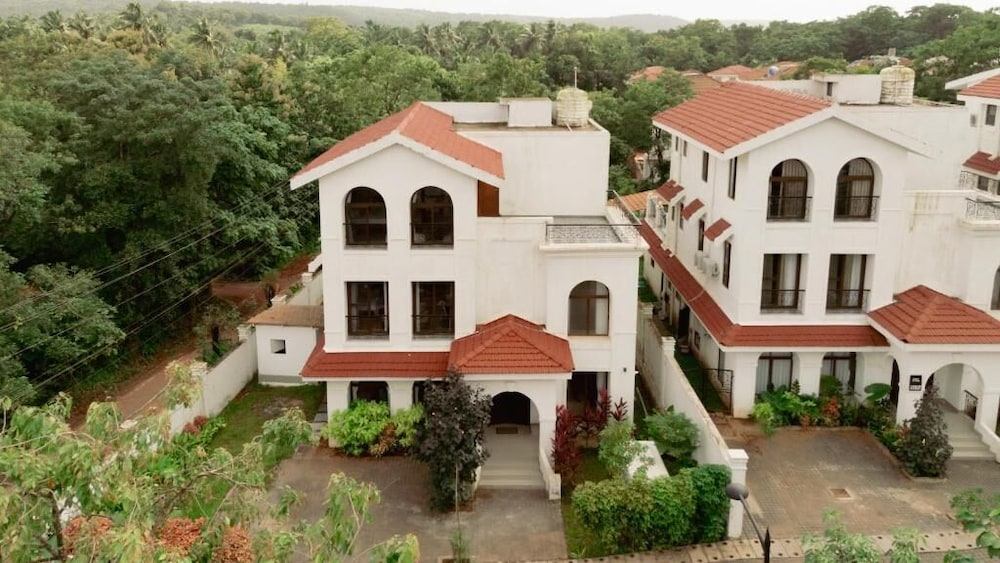 Elivaas Casa Verdea 4BHK Villa With Pool