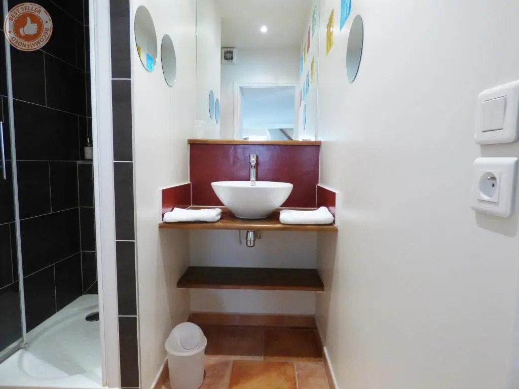 ALC - A523 - 4 min PALAIS AND BEACHES