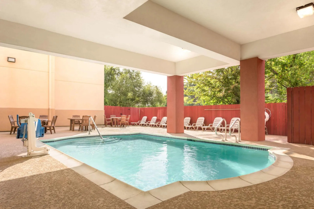 Sonesta Essential IAH Airport JFK Boulevard - Newly Renovated