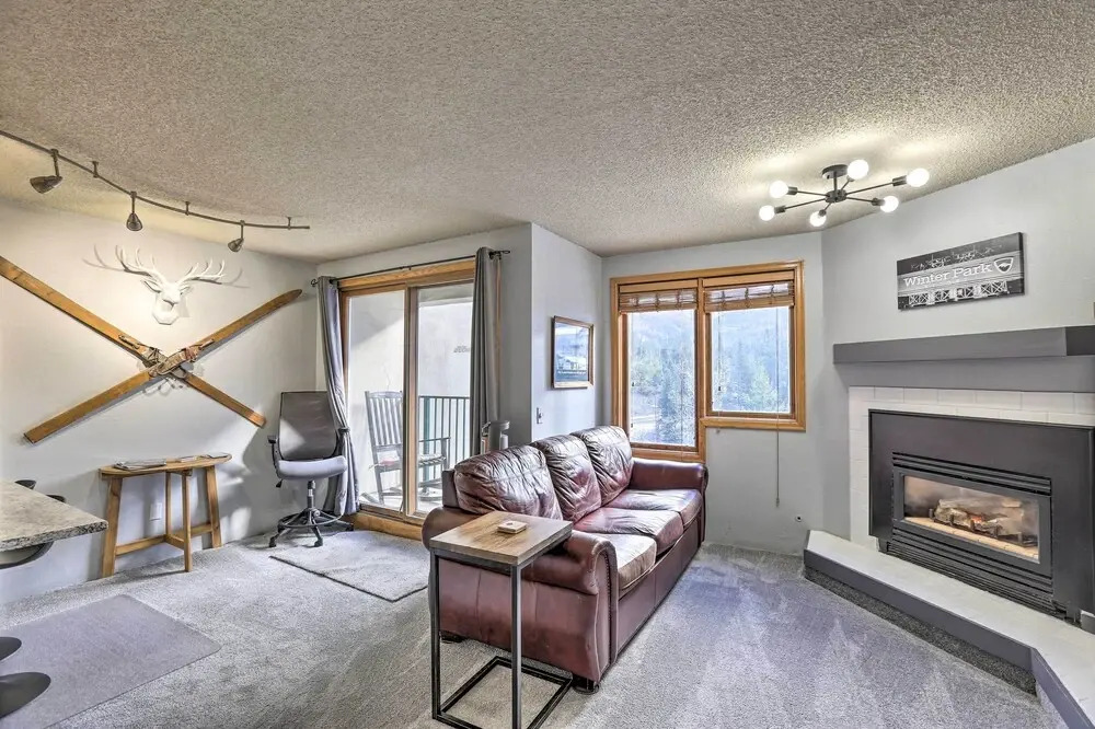 Cozy Ski-in/out Winter Park Studio w/ Hot Tubs!