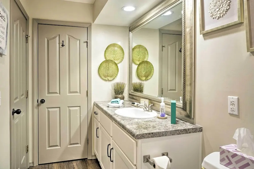 Lakefront Branson Condo w/ Porch & Dock Access