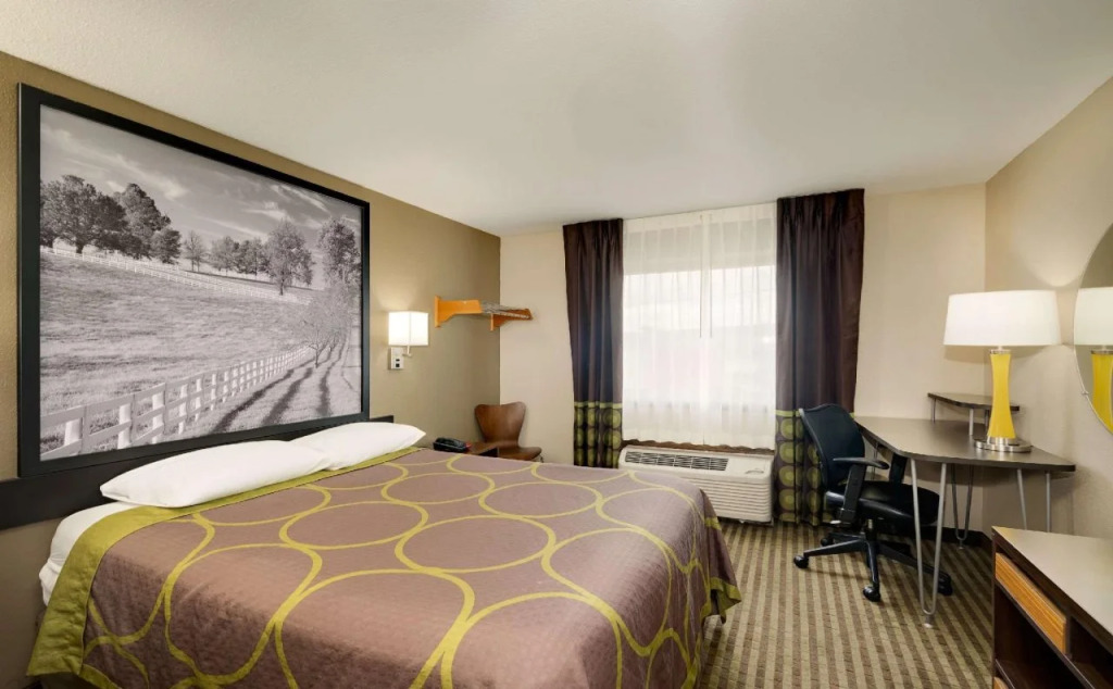 Super 8 by Wyndham Lexington Hamburg Area