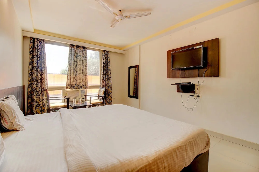 PS Grand by FabHotel