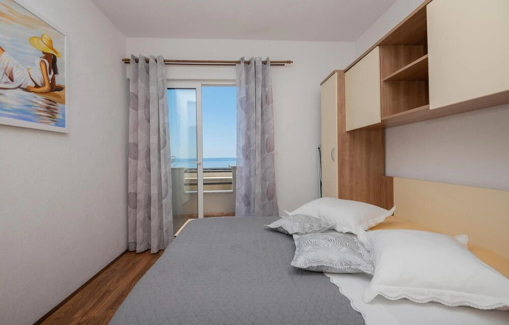 Beautiful Home in Makarska With Wifi and 2 Bedrooms