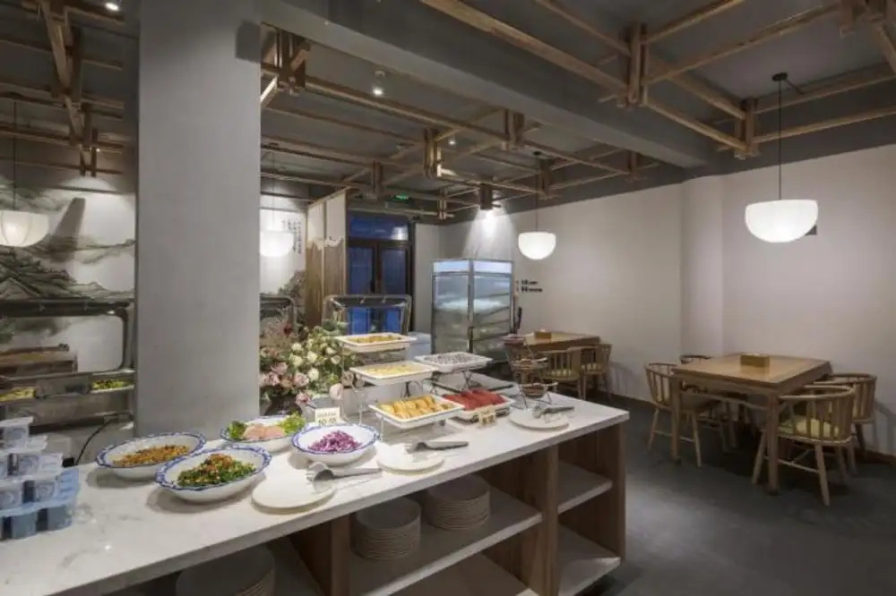 Qianna Bianyuan Hotel