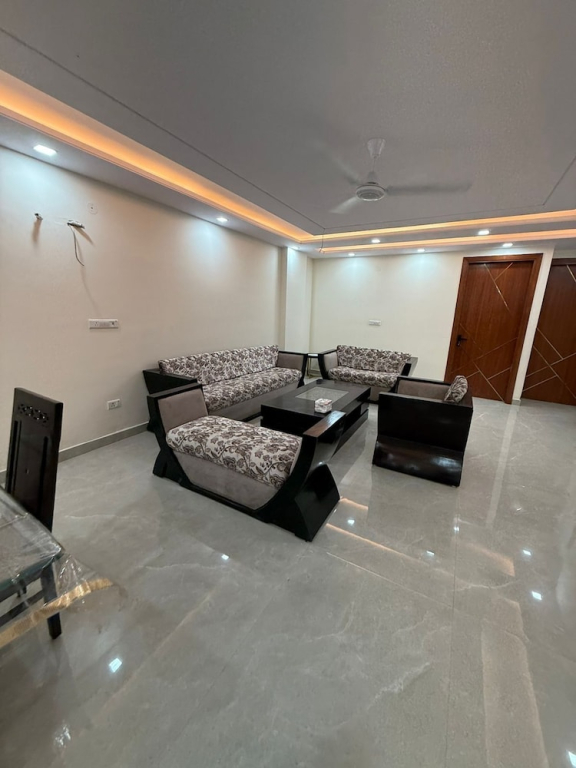 Stella Homestay Near Yashobhoomi with Rooftop