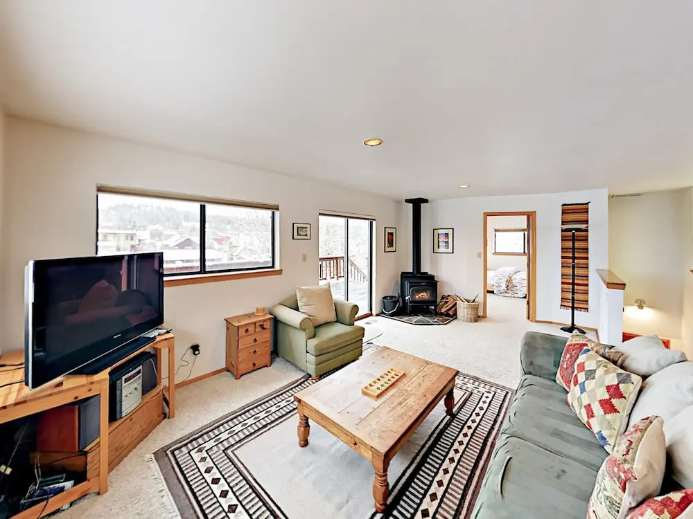 Riverfront Retreat - 3 Br Home